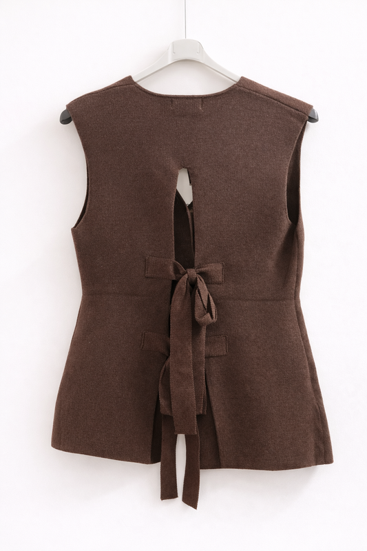 Strickweste mit offenem Rückendetail " Shams"