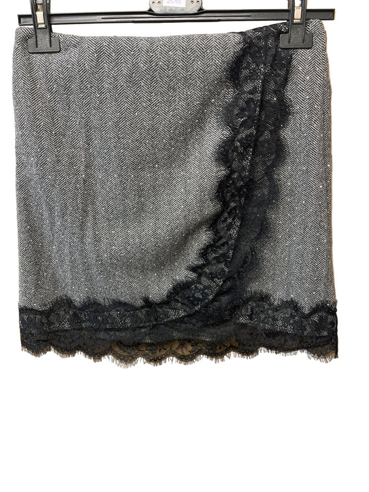 Rock mit Spitze und Glitzer